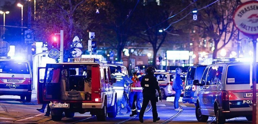ارتفاع ضحايا الهجوم الإرهابي في فيينا إلى 4 قتلى و22 مصابا.. والشرطة النمساوية تعتقل 14 شخصا