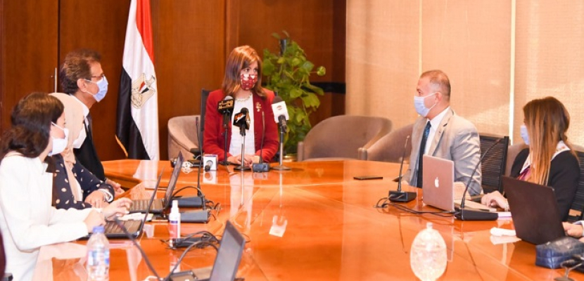 وزيرة الهجرة تعقد اجتماعا بأعضاء غرفة عمليات متابعة تصويت المصريين بالخارج في المرحلة الثانية من انتخابات النواب