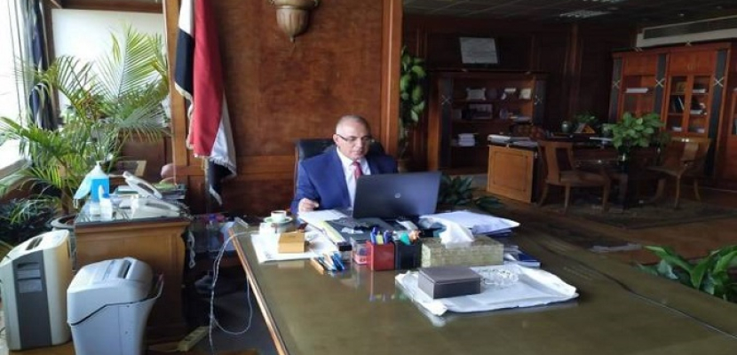 وزير الري يبحث مع بعثة البنك الدولي استكمال برامج التعاون الاقتصادي مع مصر
