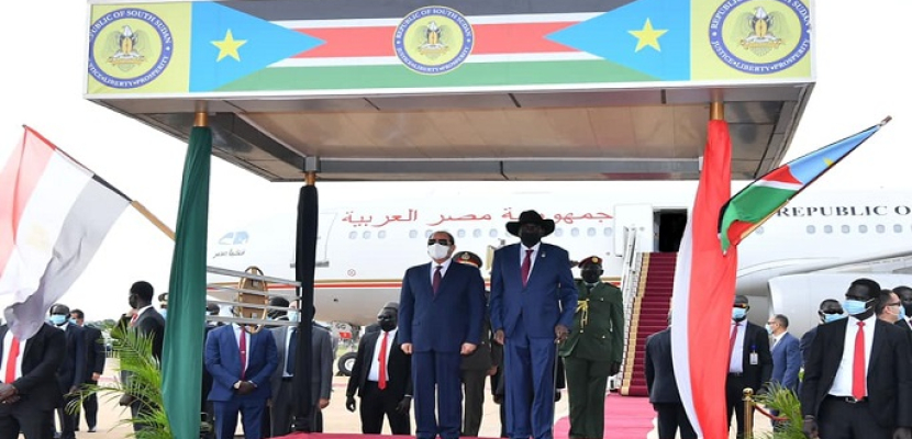 بالصور .. استقبال رسمى للرئيس السيسي فى مطار جوبا الدولى فى مستهل زيارته لجنوب السودان