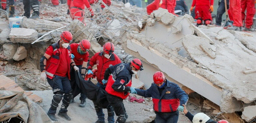 ارتفاع عدد ضحايا زلزال إزمير التركية إلى 81 قتيلا وعمليات البحث مستمرة