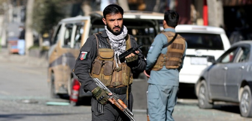 مقتل العشرات من رجال الأمن الأفغان بانفجار سيارة مفخخة في مدينة غزني بشرق أفغانستان