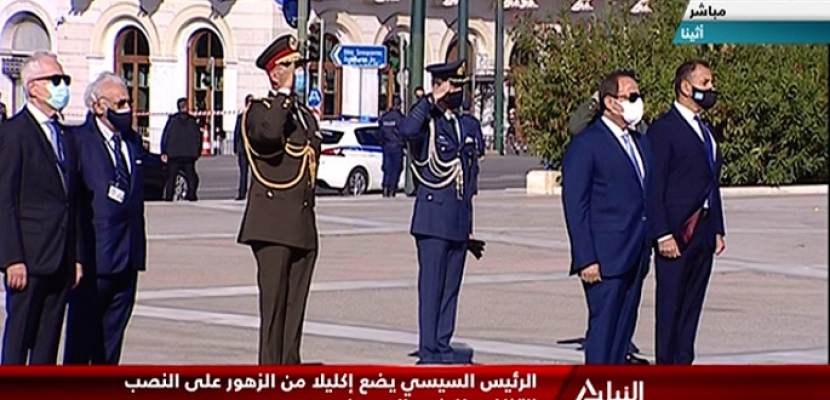 الرئيس السيسي يضع إكليلا من الزهور على النصب التذكاري للجندي المجهول