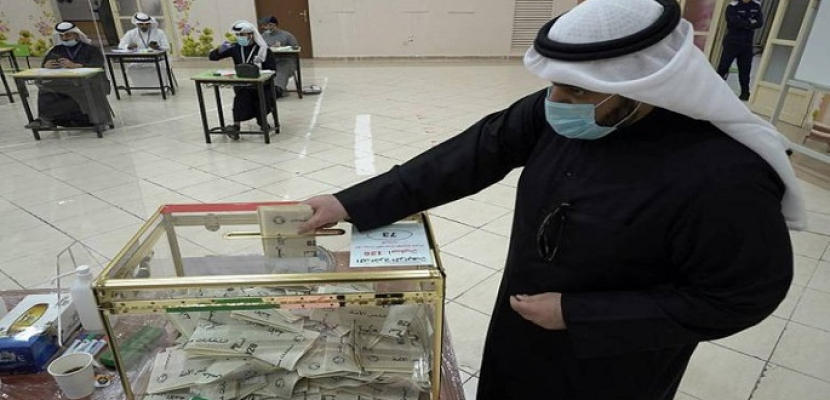 الشرق الأوسط: التغيير يجتاح برلمان الكويت .. والنساء خارجه