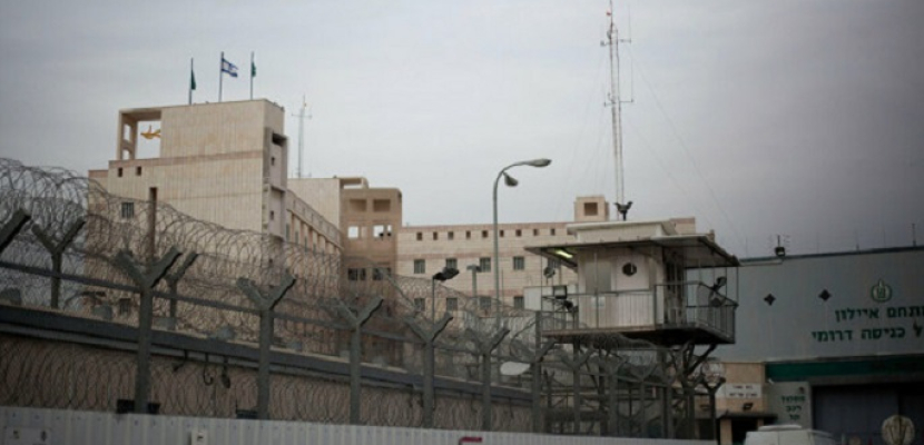 قوات الاحتلال تغلق سجن ريمون بشكل كامل بسبب كورونا