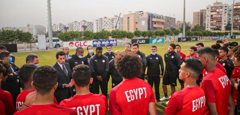 وزارة الرياضة واتحاد الكرة ينهيان أزمة المنتخب المصرى للشباب وإعادته إلى القاهرة غداً