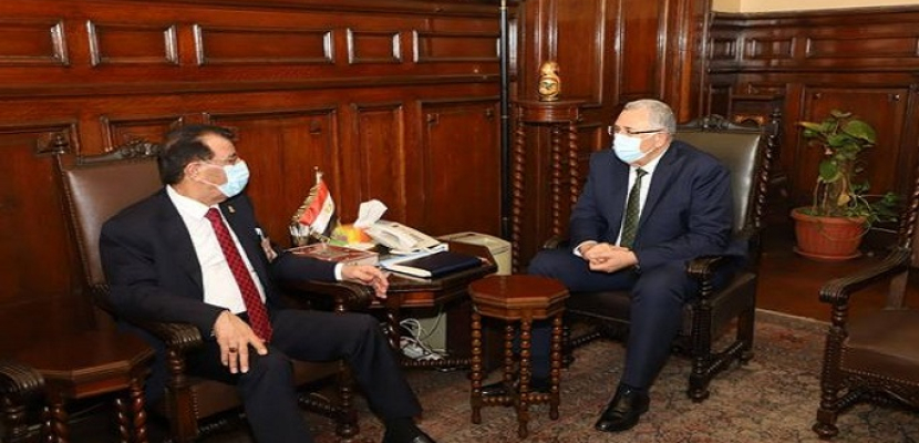 بالصور.. وزير الزراعة ونظيره العراقي يتفقدان معاهد ومعامل مركز البحوث الزراعية