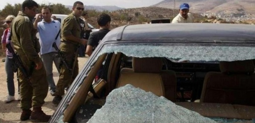 مستوطنون يهاجمون مركبات الفلسطينيين على طريق جنين – نابلس