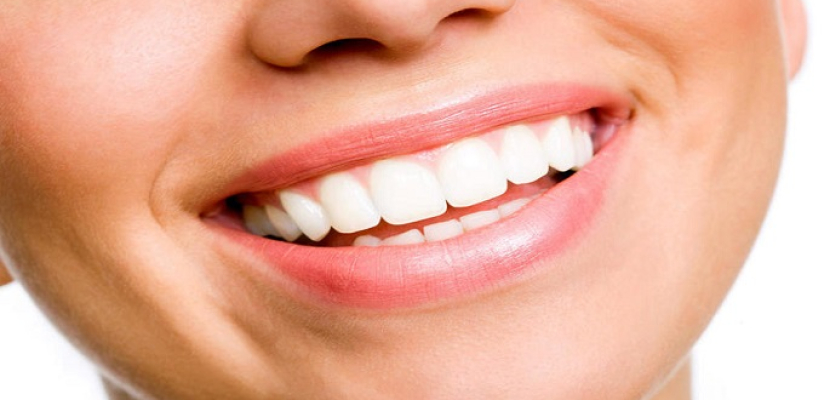 خلطات طبيعية لأسنان بيضاء لامعة