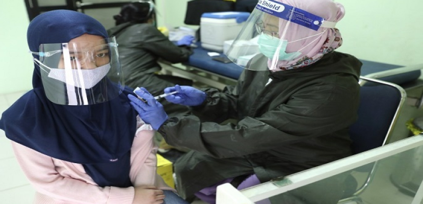 إندونيسيا تبدأ حملة تطعيم جماهيرية للوقاية من كورونا