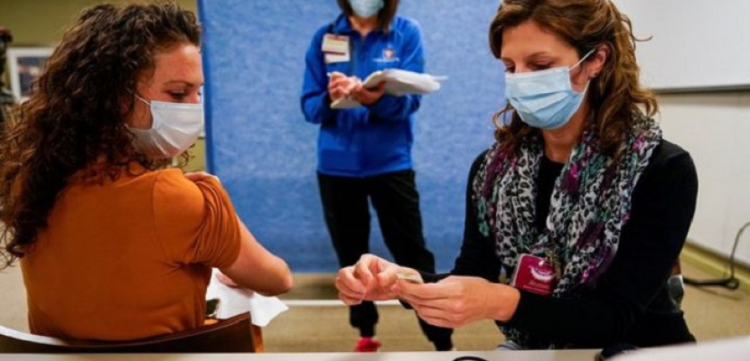 المراكز الأمريكية: تطعيم نحو 9 ملايين شخص بالجرعة الأولى من لقاح كورونا