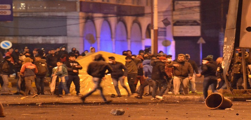 إصابة نحو 30 شخصا إثر مواجهات بين الأمن اللبناني ومحتجين على قرار الحجر الصحي العام في طربلس