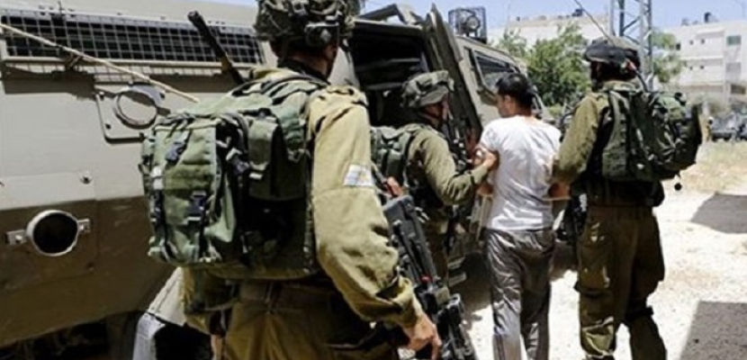 قوات الاحتلال الإسرائيلي تعتقل ثمانية فلسطينيين في القدس ورام الله والخليل