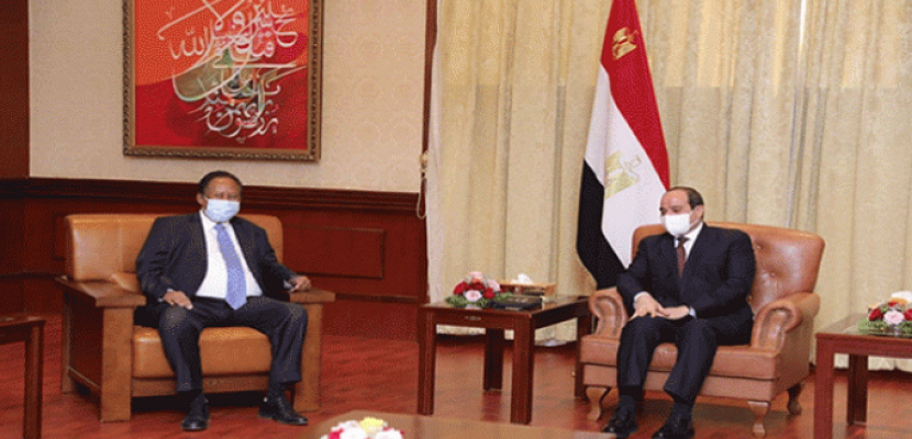 الرئيس السيسي وحمدوك يدعوان للتوصل إلى اتفاق ملزم بشأن سد النهضة