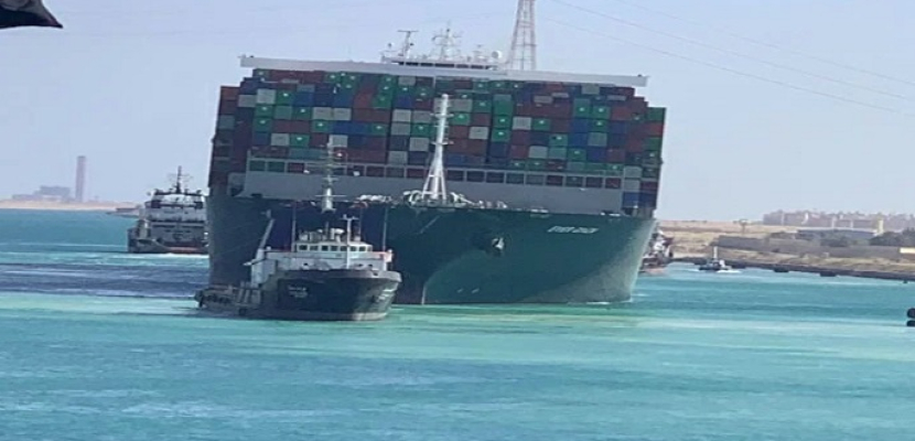البيان الإماراتية تبرز نجاح مصر في تعويم السفينة الجانحة بقناة السويس
