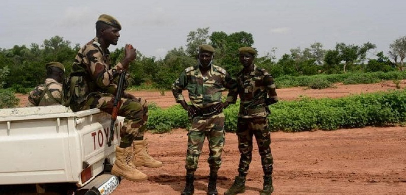 حكومة النيجر تعلن مقتل 5 مدنيين و4 عسكريين و40 إرهابيا غربي البلاد