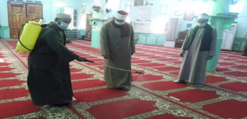 بالصور: الأوقاف تواصل حملتها لنظافة وتعقيم المساجد في جميع المديريات