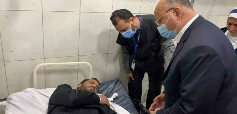 بالصور .. محافظ القاهرة: خروج 18 حالة من مصابي عقار جسر السويس و6 حالات يتلقون العلاج