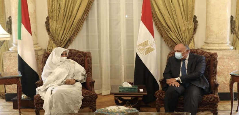 بالصور.. وزير الخارجية يعقد جلسة مباحثات مع نظيرته السودانية بقصر التحرير