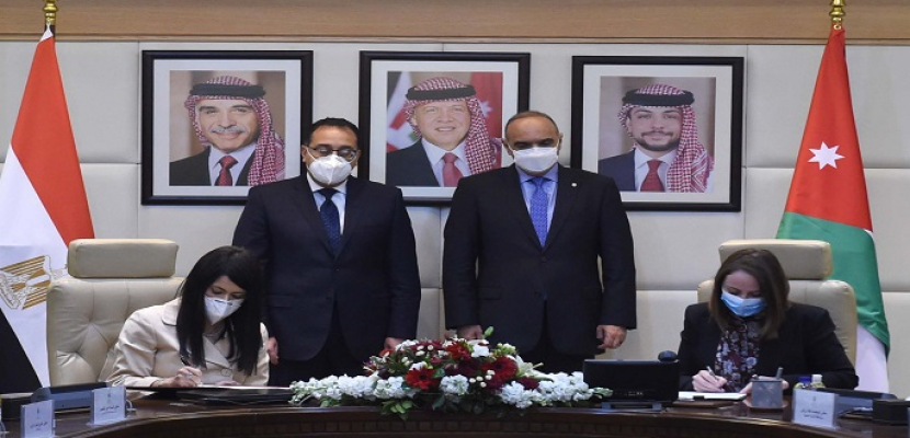 بالصور.. رئيسا وزراء مصر والأردن يشهدان التوقيع على 7 وثائق لتعزيز التعاون المشترك بين البلدين
