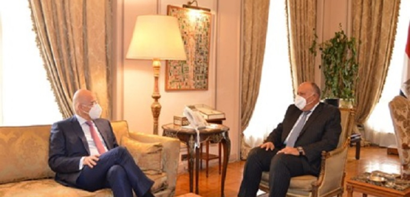 وزير الخارجية ونظيره اليوناني يؤكدان تقديرهما للشراكة الراسخة بين البلدين