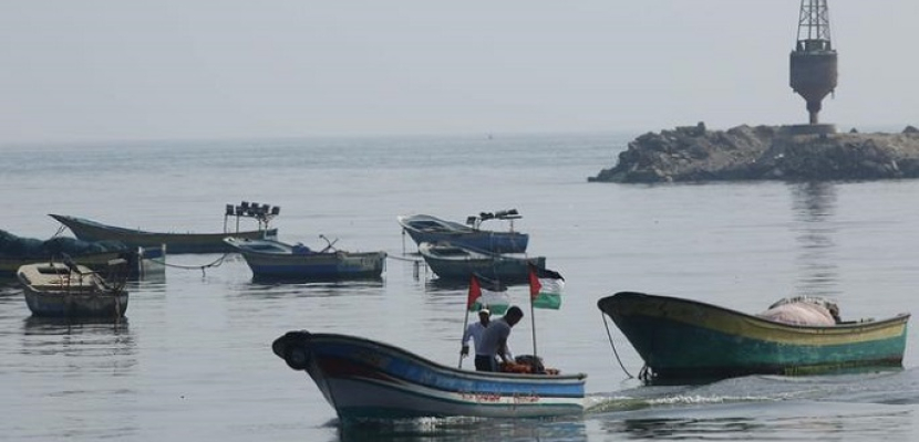 إسرائيل تعيد فتح منطقة الصيد في غزة الى 15 ميلا