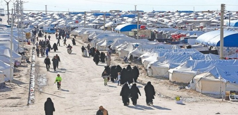 العراق يبحث “إنهاء مخيم الهول” في ريف الحسكة