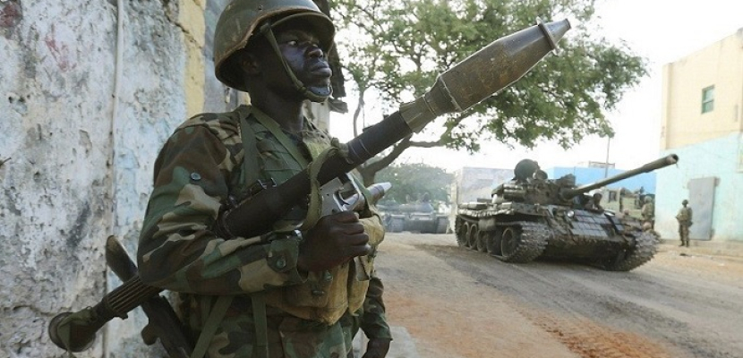 مقتل 16 جنديا جراء هجوم شنته “الشباب” على قاعدة عسكرية وسط الصومال