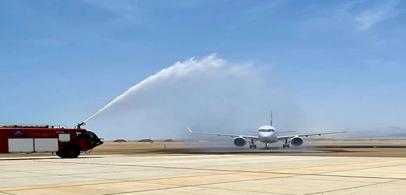 بالصور..وصول أول طائرة لشركة مصر للطيران إلى مطار برنيس الدولى