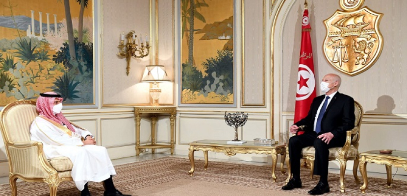 بالصور.. الرئيس التونسي يستقبل وزير الخارجية السعودي الأمير فيصل بن فرحان