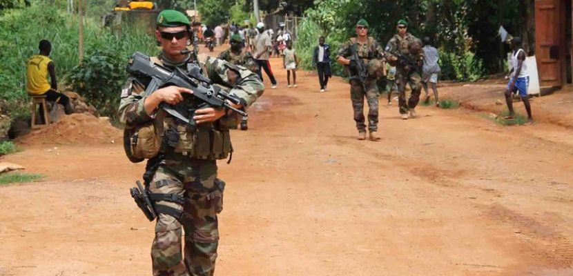 فرنسا تستأنف العمليات العسكرية في مالي بمشاركة القوات المسلحة في البلاد