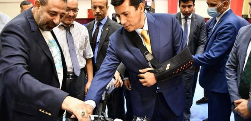 بالصور..  وزير الرياضة يُسلم 265 دراجة كهربائية للشباب ضمن مبادرة “دراجتك صحتك”