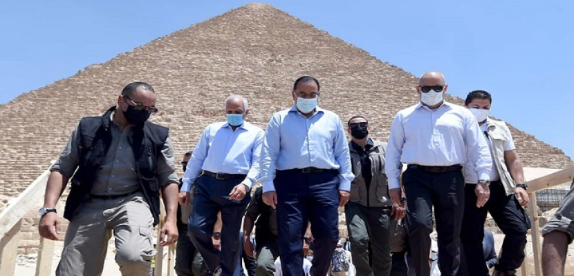 بالصور.. مدبولي يتابع تنفيذ مشروع المتحف المصري الكبير وتطوير المنطقة المحيطة