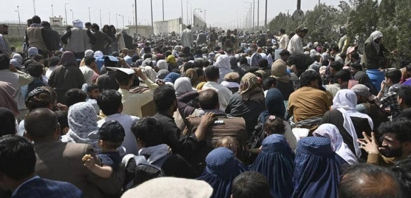 استمرار الفوضى حول مطار كابول .. وارتفاع القتلي داخله وفي محيطه إلى 20 قتيلاً
