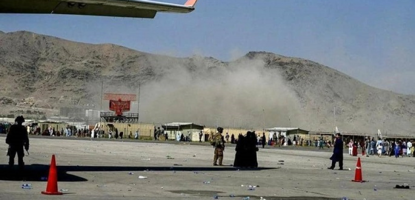 قتلى وجرحى جراء تفجيرين في محيط مطار كابول من بينهم جنود أمريكيين