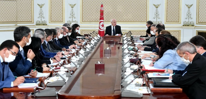 الرئيس التونسي يدعو القضاة إلى تطبيق القانون على الجميع دون استثناء