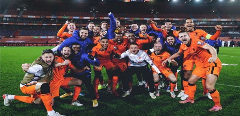 هولندا تحجز مقعدها في كأس العالم 2022 بثنائية ضد النرويج