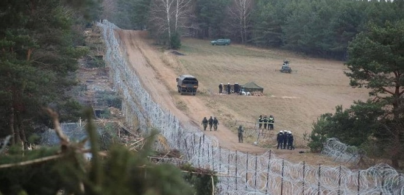 بولندا تعلن إفراغ مخيمات المهاجرين على طول حدود بيلاروسيا