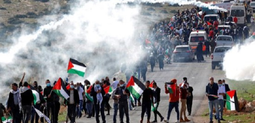 مواجهات بين الفلسطينيين وجنود الاحتلال الإسرائيلي في أنحاء متفرقة بالضفة الغربية