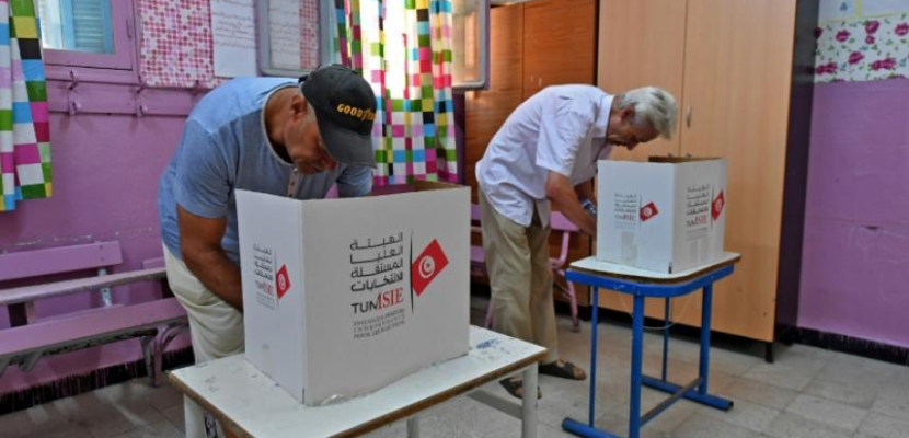 بعثة البرلمان العربي إلى تونس تشيد بعملية تنظيم الاستفتاء