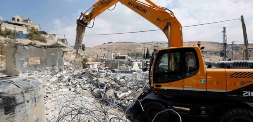 الاحتلال الإسرائيلي يهدم منزلا بالقدس ويداهم منازل أخرى