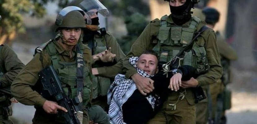 الاحتلال الإسرائيلي يعتقل 10 فلسطينيين من الضفة الغربية