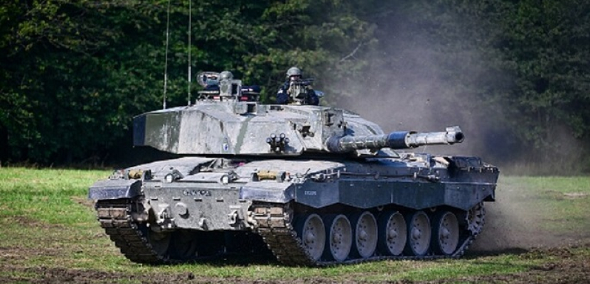 الجارديان : الدبابات التي سترسلها بريطانيا لأوكرانيا غير كافية لشن هجوم مضاد