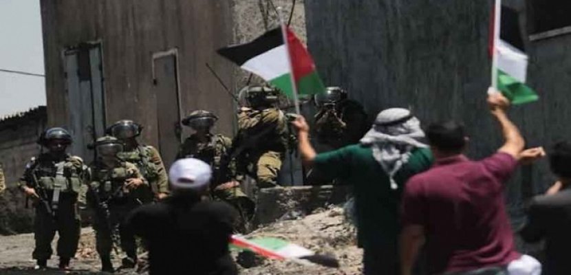 مواجهات بين الفلسطينيين والاحتلال الإسرائيلي بمُخيم “الأمعري” جنوب رام الله