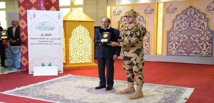 بالصور.. الرئيس السيسي يكرم عددا من أبطال القوات المسلحة