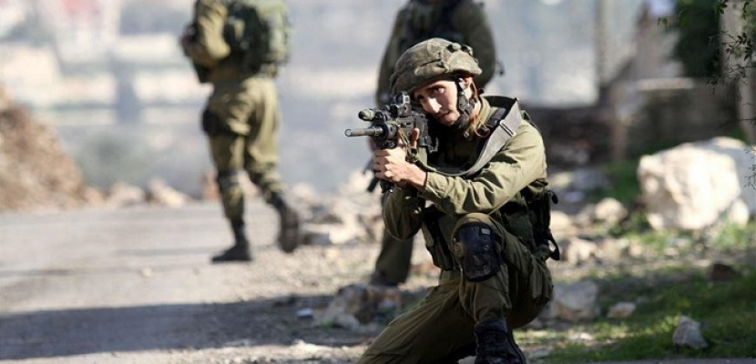 الاحتلال الإسرائيلي يعتقل 5 فلسطينيين بالضفة و إصابة 4 اخرين خلال اقتحام مُخيمًا بطولكرم
