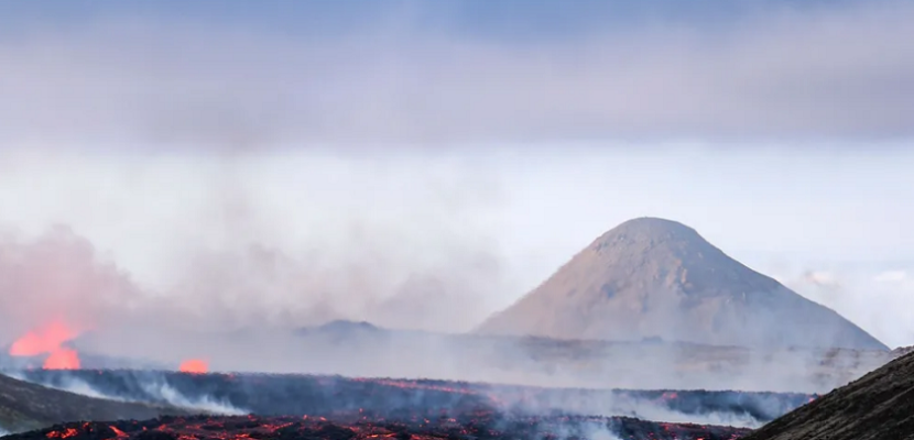 بركان ايسلندا الثائر