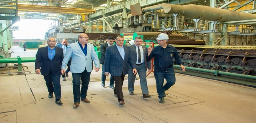 بالصور.. وزير الدولة للإنتاج الحربي يتفقد خطوط الإنتاج بشركة أبو زعبل للصناعات الهندسية