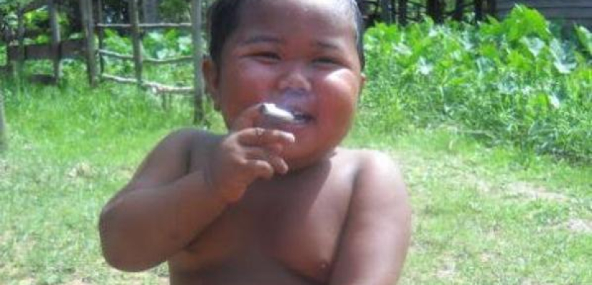 أصغر طفل مدخن فى العالم يقلع عن التدخين