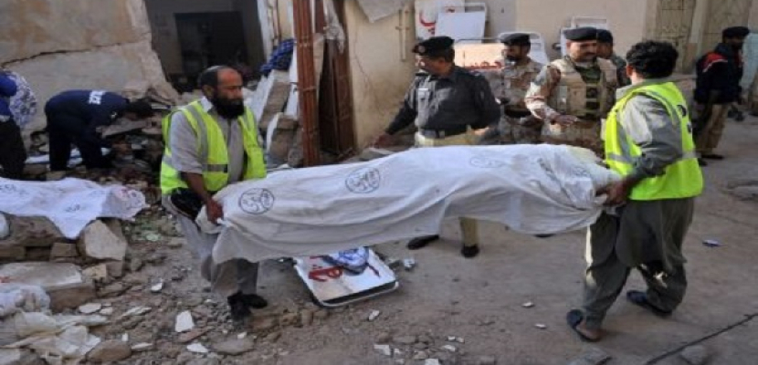 مقتل واصابة 25 شخصا بانفجارين بميناء بباكستان